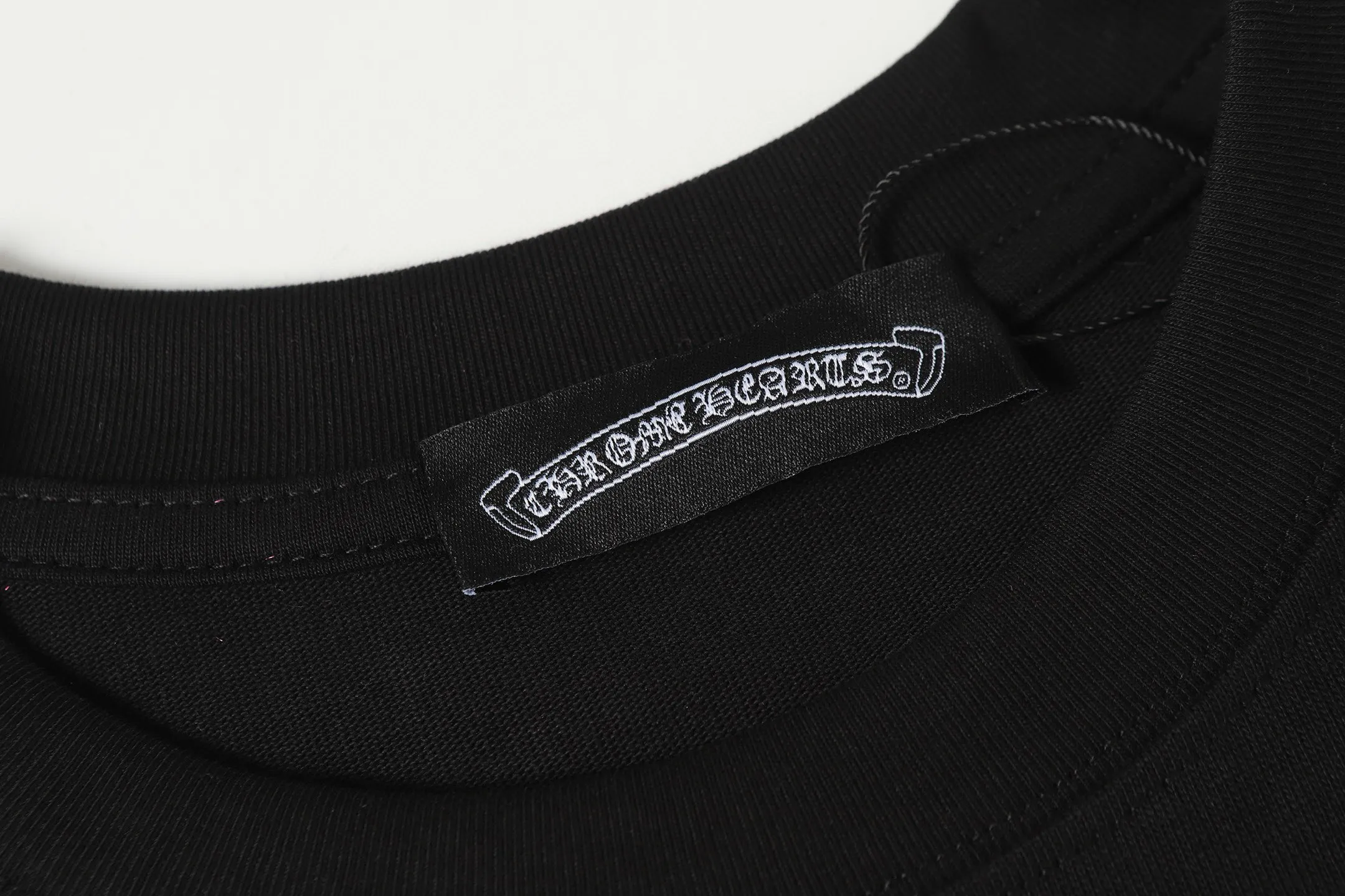 P150 💰 Actual pictures [High-end quality] Code: 8915# Color: Black White Size: S to XXL 2026ss Internet celebrity cross 🔥New Chrome Hearts 320g customized fabric Chrome heart round neck short sleeves 🔥Cross burnt appliqué embroidered men and women loose version